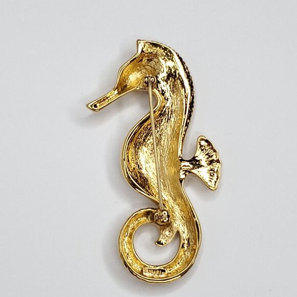 Vintage Trifari Seahorse Brooch Pin Cream Enameled Gold Tone Nautical Beach - Picture 3 of 4